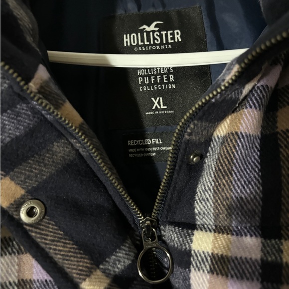Holister purple plaid down jacket - Picture 2 of 5